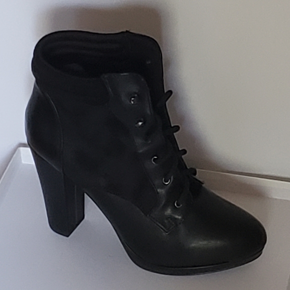 Shoes - Picture 3 of 4